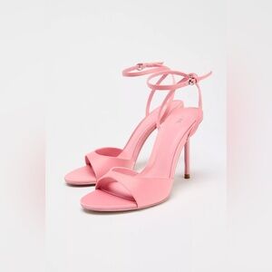 Zara SATIN HEELED SANDALS - Brand new with tags!💗💕
